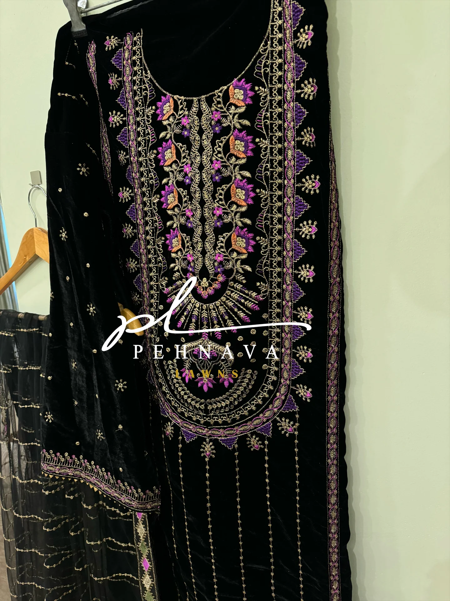 Embroidered velvette suit -12101 - Image 7