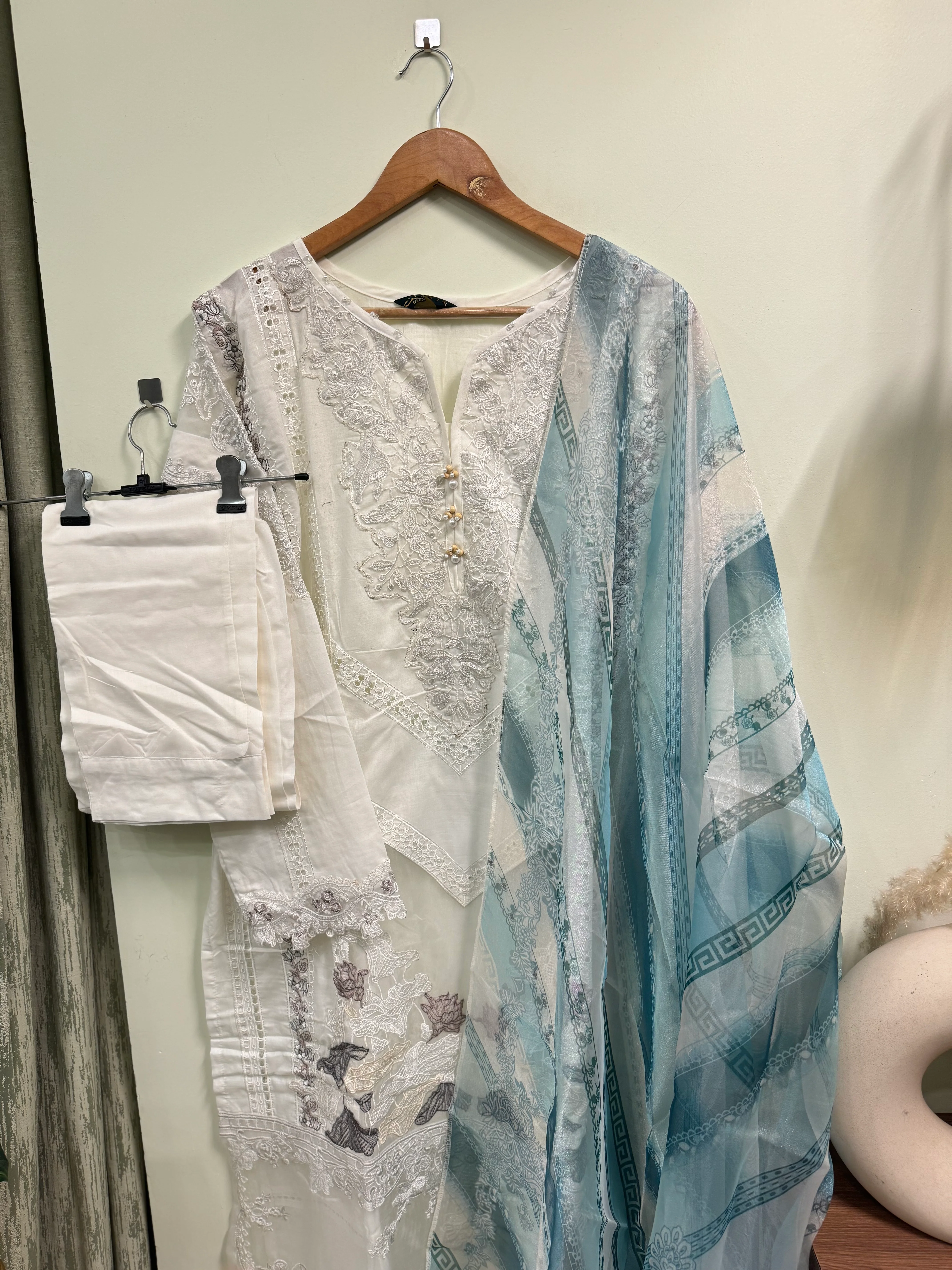 Paki embroidered suit-hs plus - Image 7
